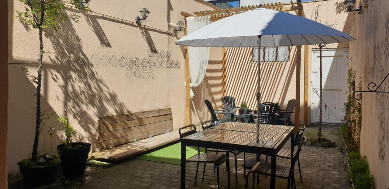 Le Patio Belle Maison En Plein Centre Ville, Avec Grande Terrasse Au Calme Bastogne Eksteriør bilde
