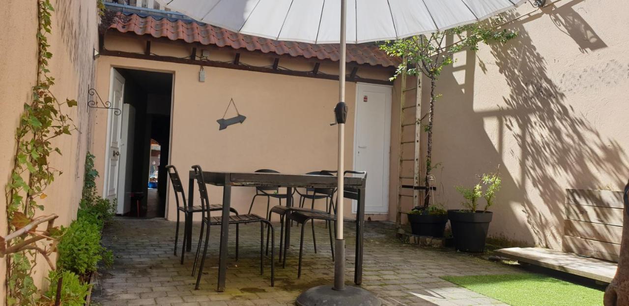 Le Patio Belle Maison En Plein Centre Ville, Avec Grande Terrasse Au Calme Bastogne Eksteriør bilde